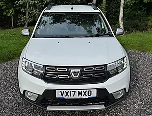 Used 2017 Dacia Sandero Stepway Laureate Glacier White - Interior and Exterior details 8