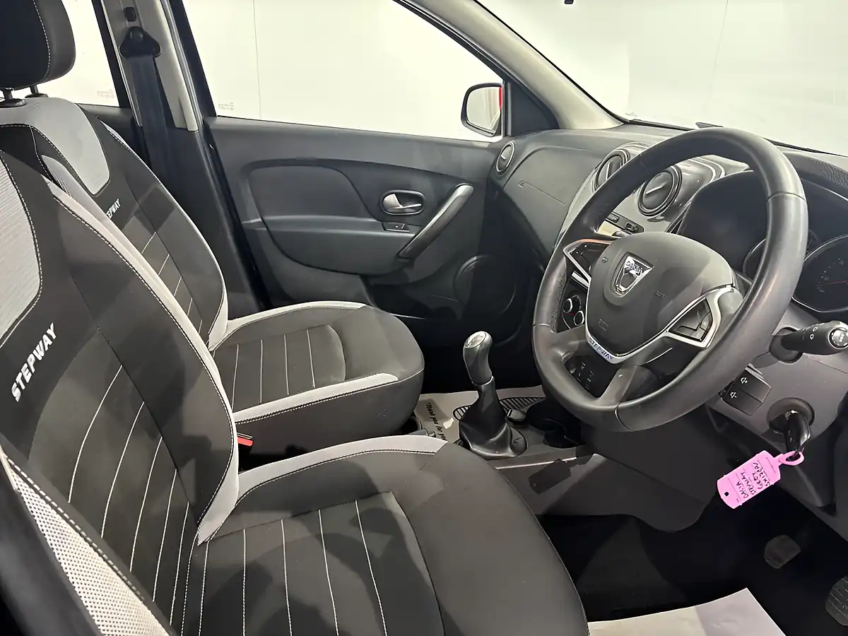 Used 2017 Dacia Sandero Stepway Laureate Grey - Interior and Exterior details 10