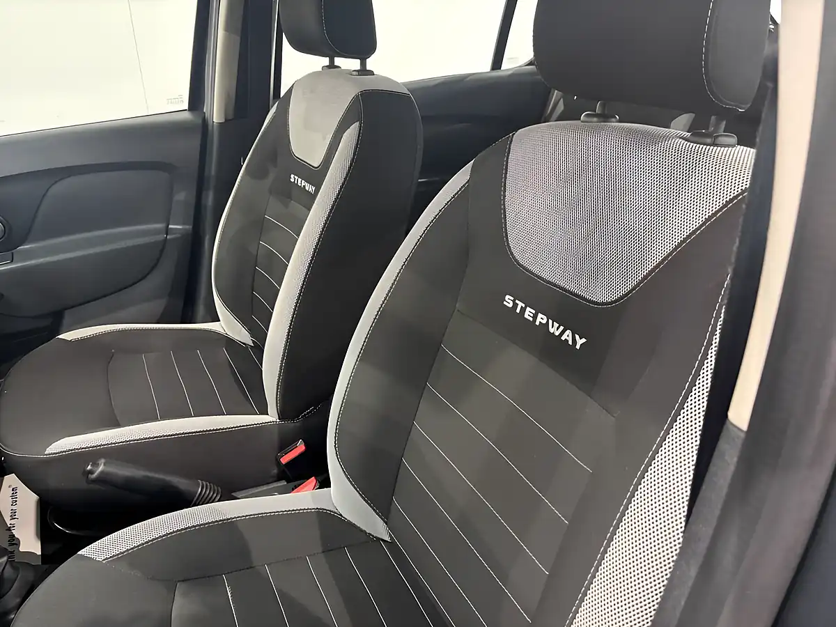 Used 2017 Dacia Sandero Stepway Laureate Grey - Interior and Exterior details 18
