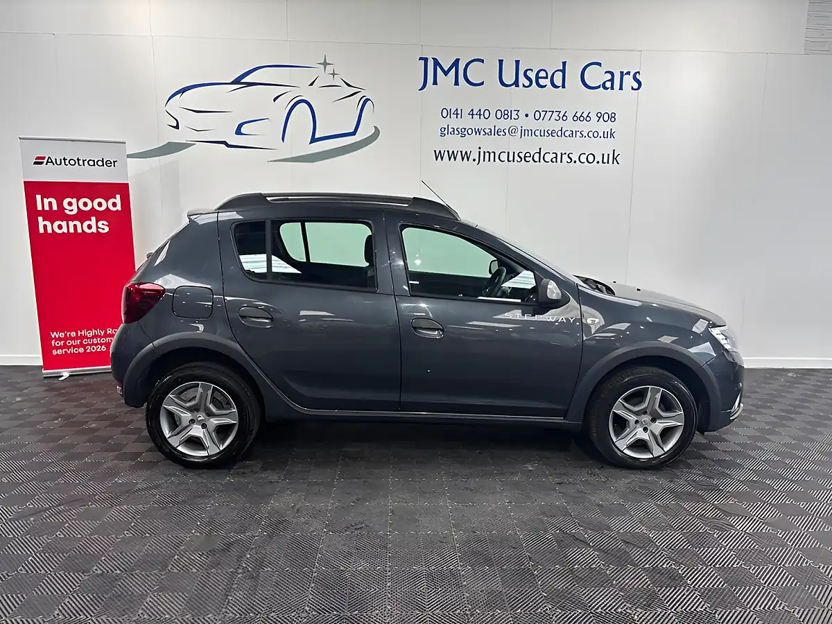 Used 2017 Dacia Sandero Stepway Laureate Grey - Interior and Exterior details 3