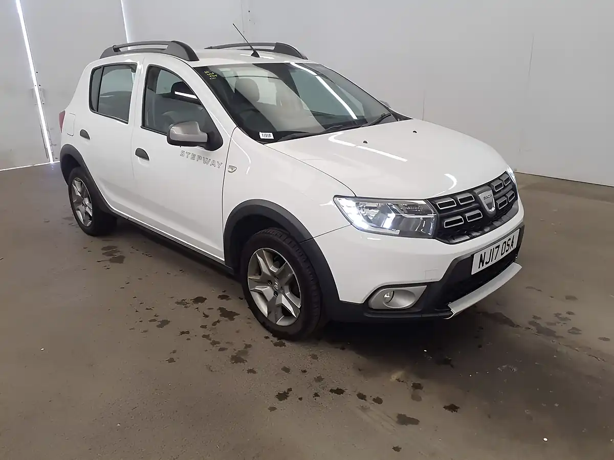 Used 2017 Dacia Sandero Stepway Laureate White - Front View