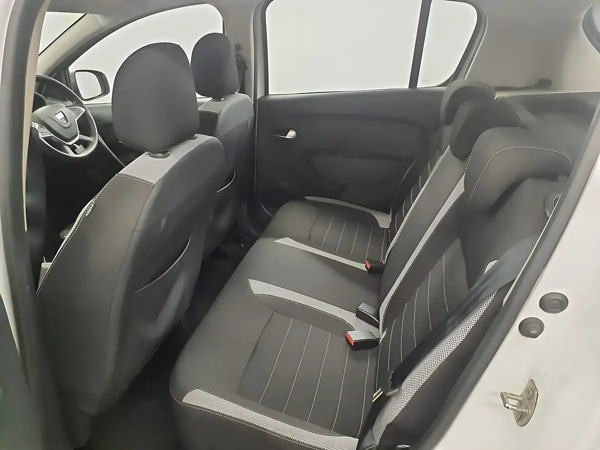 Used 2017 Dacia Sandero Stepway Laureate White - Interior and Exterior details 10