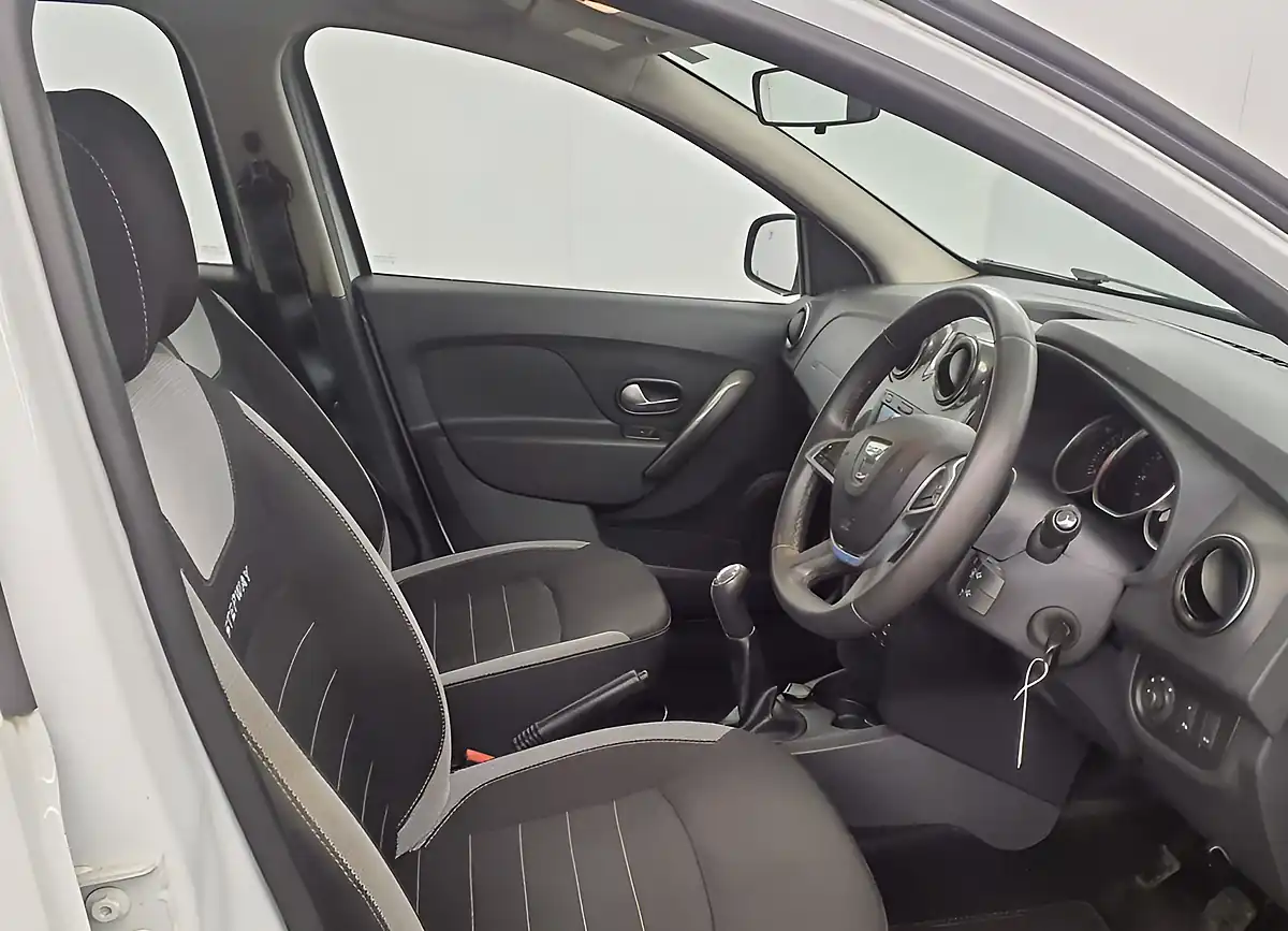 Used 2017 Dacia Sandero Stepway Laureate White - Interior and Exterior details 2