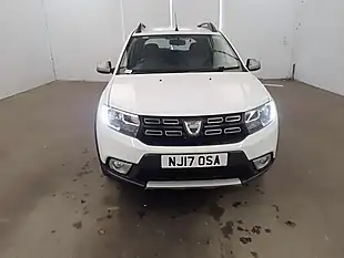 Used 2017 Dacia Sandero Stepway Laureate White - Interior and Exterior details 3