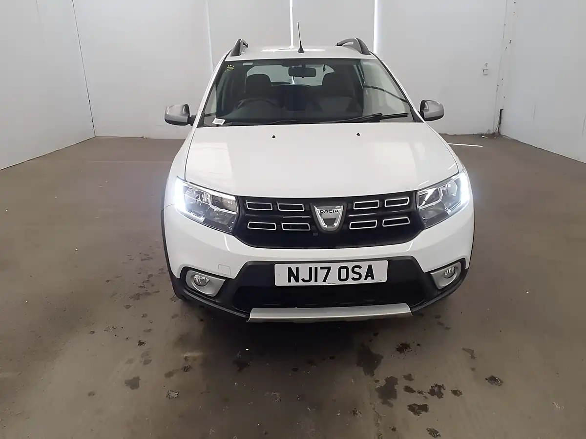 Used 2017 Dacia Sandero Stepway Laureate White - Interior and Exterior details 3