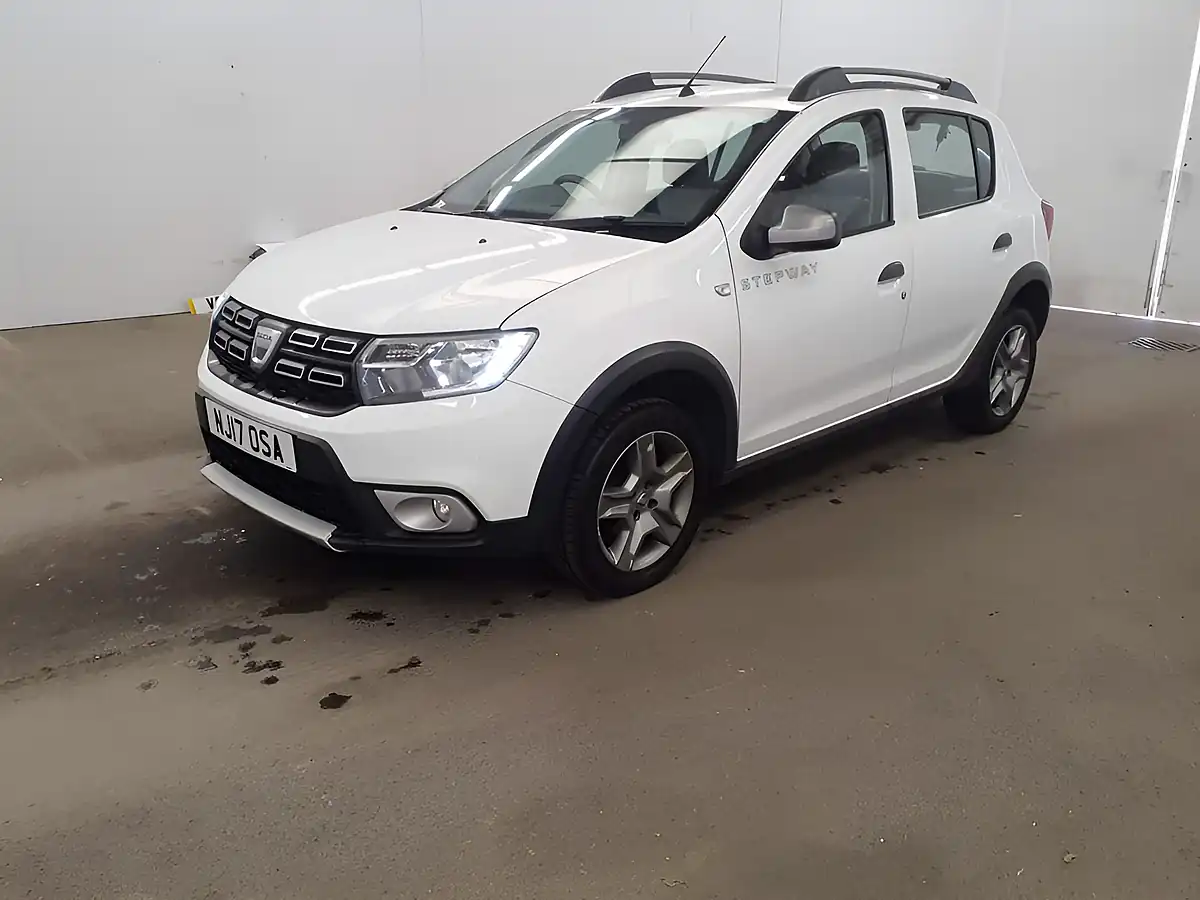 Used 2017 Dacia Sandero Stepway Laureate White - Interior and Exterior details 4
