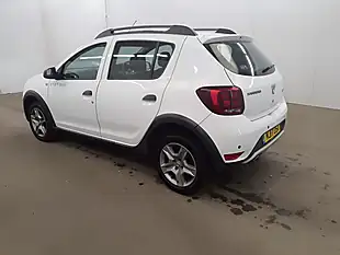 Used 2017 Dacia Sandero Stepway Laureate White - Interior and Exterior details 5