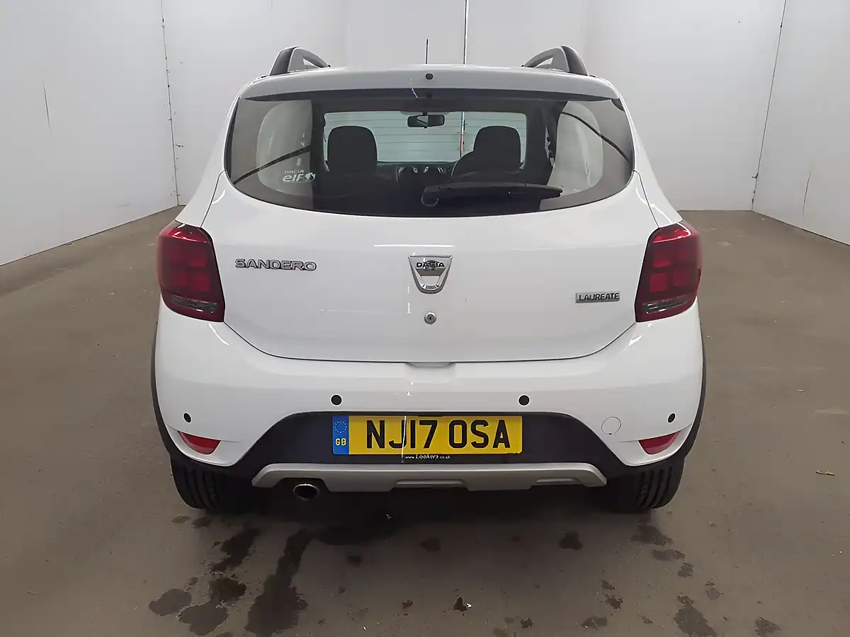 Used 2017 Dacia Sandero Stepway Laureate White - Interior and Exterior details 6