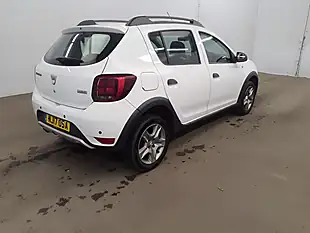 Used 2017 Dacia Sandero Stepway Laureate White - Interior and Exterior details 8