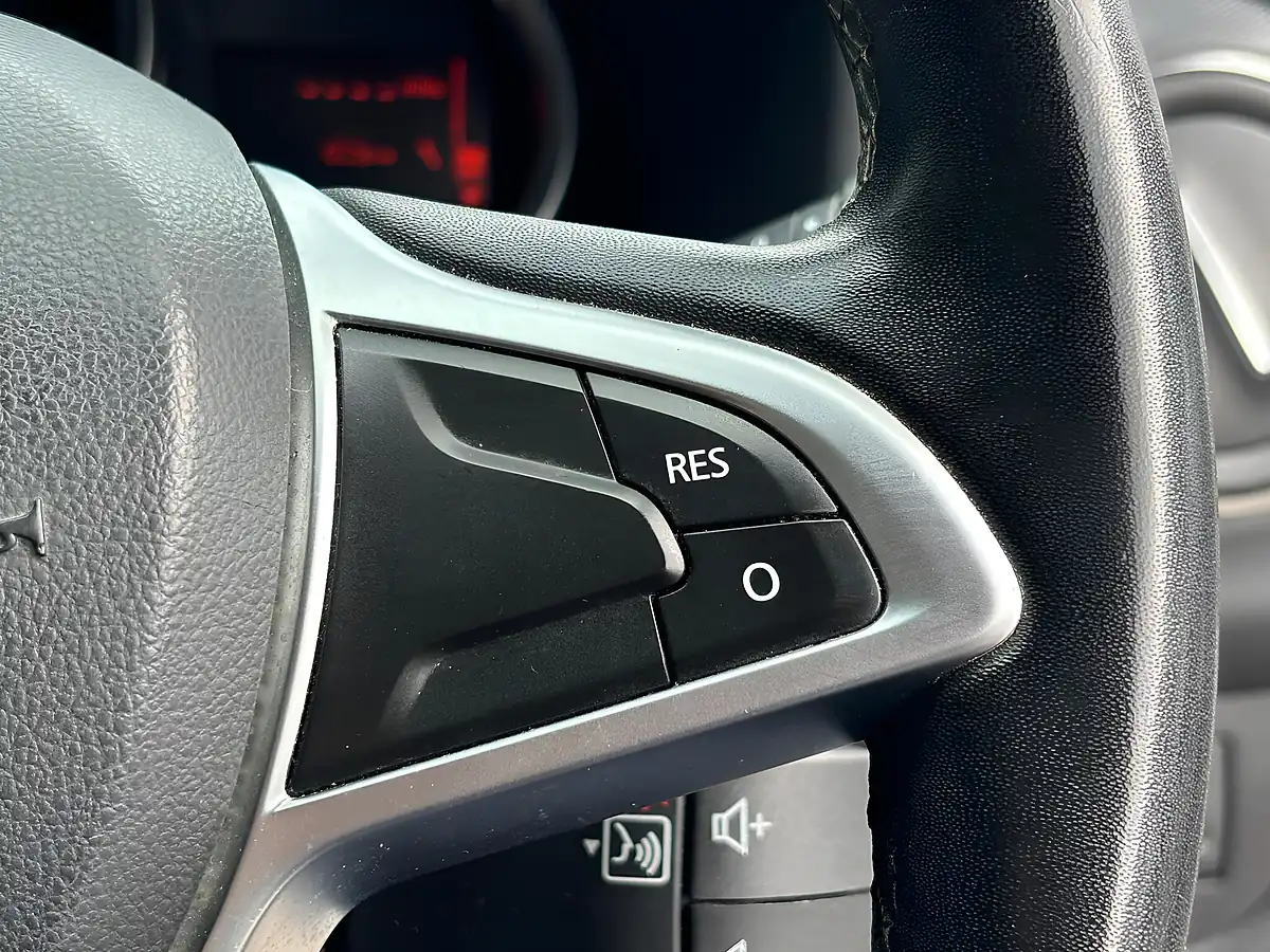 Used 2017 Dacia Sandero Stepway Laureate White - Interior and Exterior details 12
