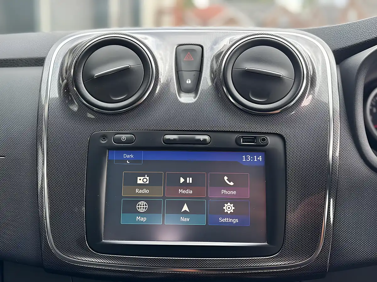 Used 2017 Dacia Sandero Stepway Laureate White - Interior and Exterior details 15