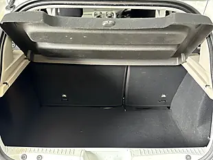 Used 2017 Dacia Sandero Stepway Laureate White - Interior and Exterior details 17