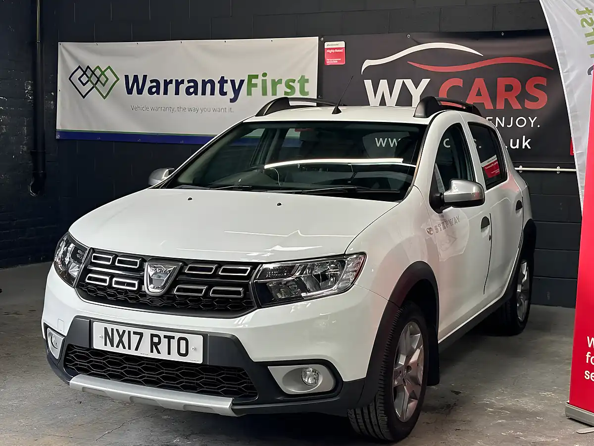 Used 2017 Dacia Sandero Stepway Laureate White - Interior and Exterior details 3
