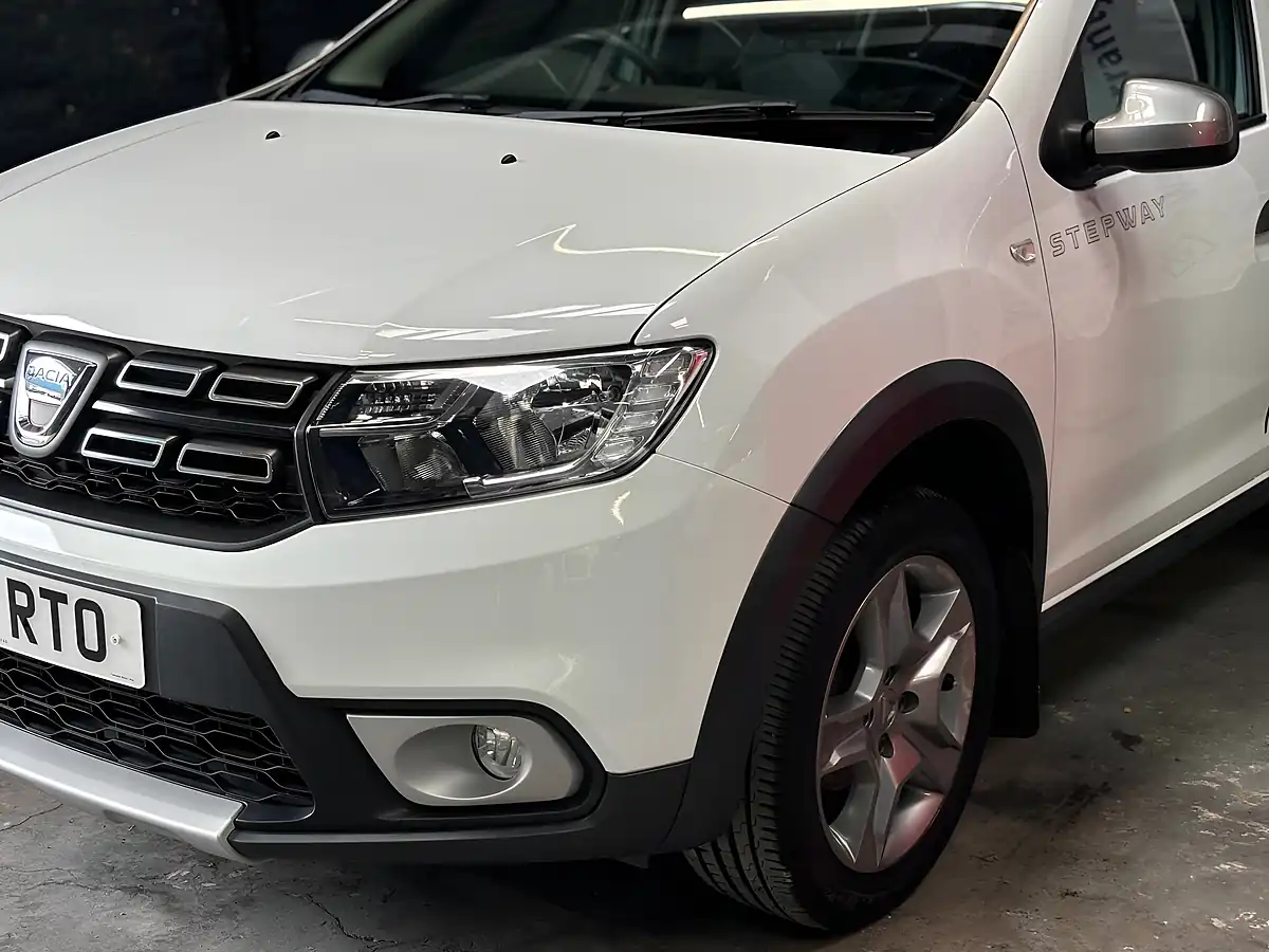 Used 2017 Dacia Sandero Stepway Laureate White - Interior and Exterior details 5
