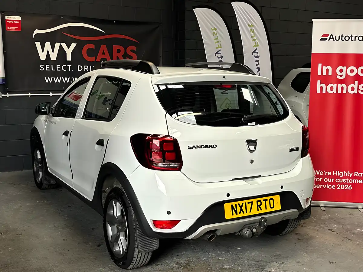 Used 2017 Dacia Sandero Stepway Laureate White - Interior and Exterior details 6