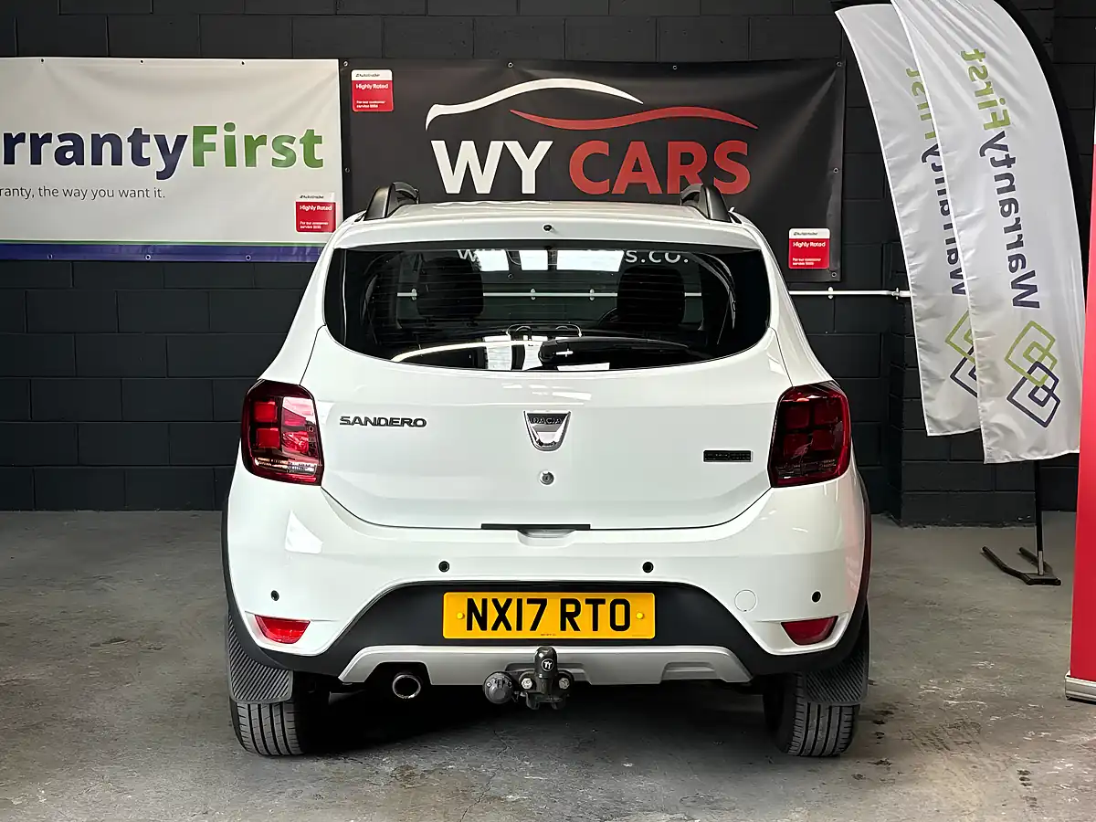 Used 2017 Dacia Sandero Stepway Laureate White - Interior and Exterior details 7