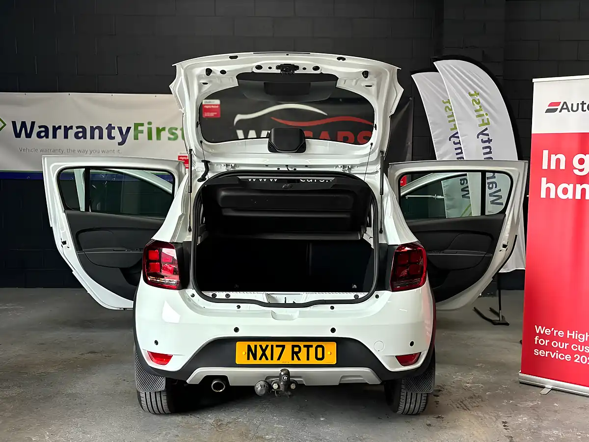 Used 2017 Dacia Sandero Stepway Laureate White - Interior and Exterior details 8
