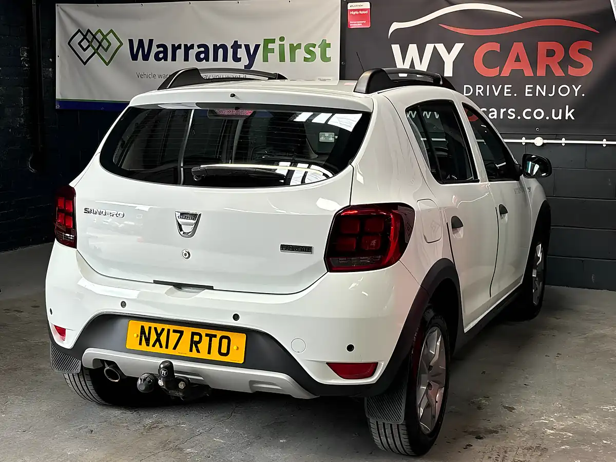 Used 2017 Dacia Sandero Stepway Laureate White - Interior and Exterior details 9