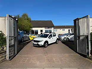 Used 2017 Dacia Sandero Stepway Laureate White - Interior and Exterior details 3