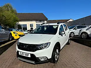 Used 2017 Dacia Sandero Stepway Laureate White - Interior and Exterior details 4