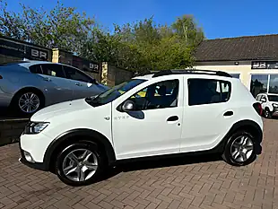 Used 2017 Dacia Sandero Stepway Laureate White - Interior and Exterior details 5