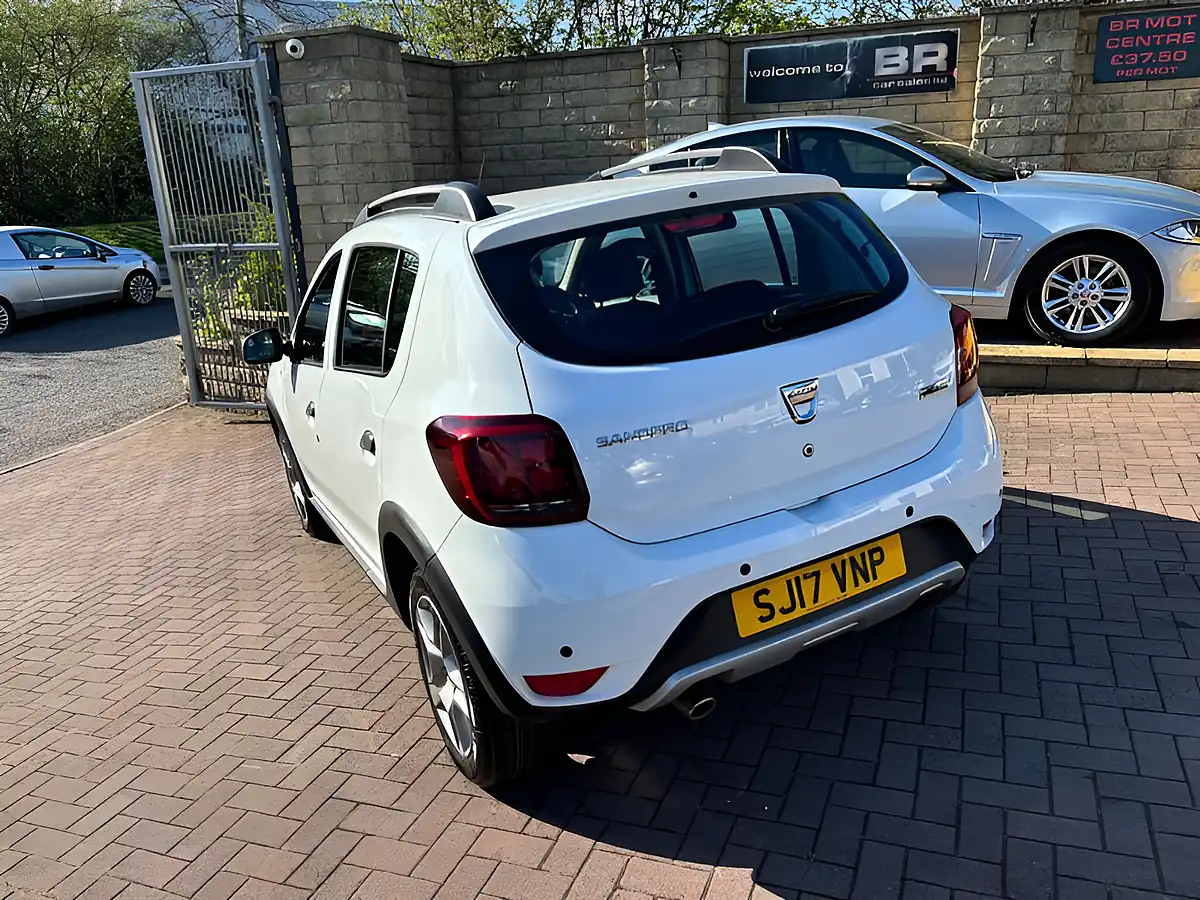 Used 2017 Dacia Sandero Stepway Laureate White - Interior and Exterior details 7