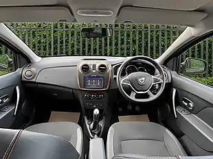 Used 2017 Dacia Sandero Stepway Se Summit Grey - Interior and Exterior details 14