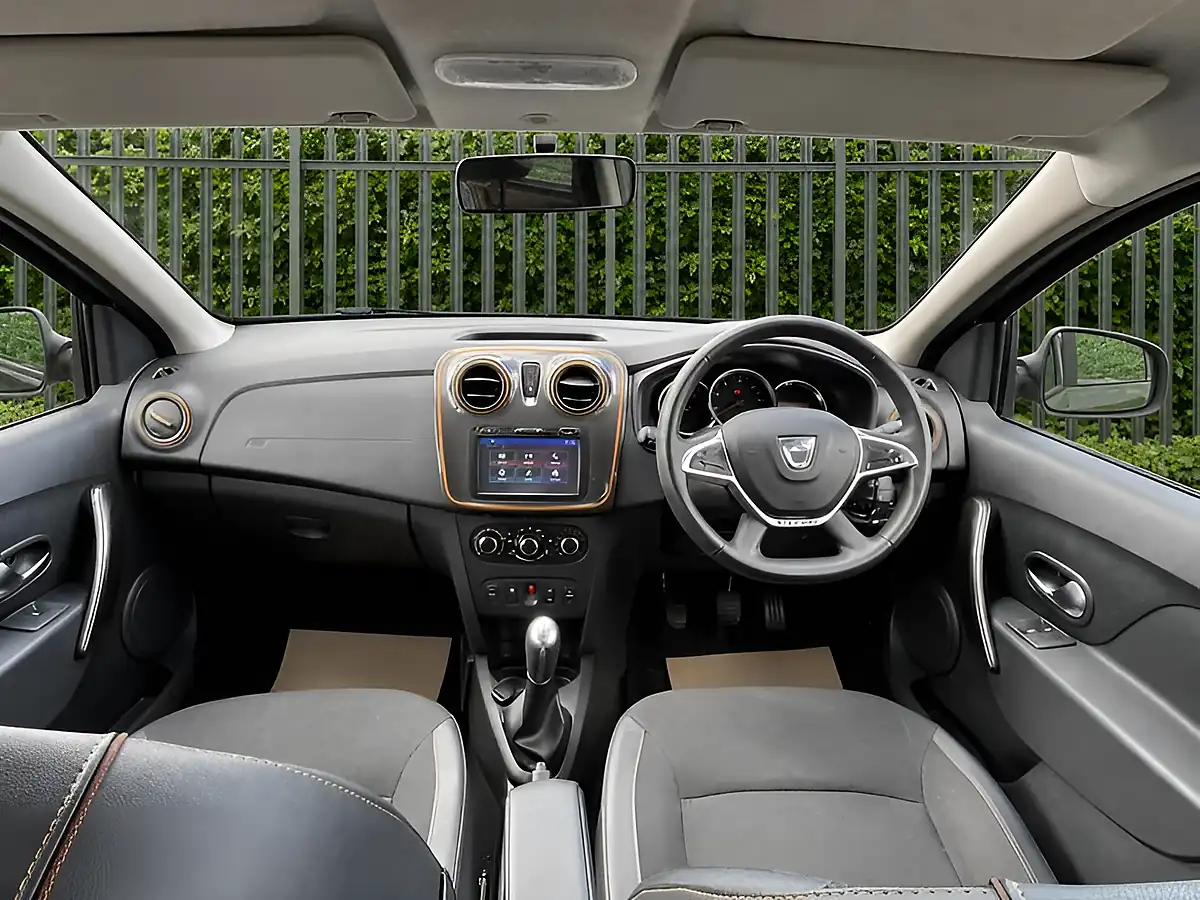 Used 2017 Dacia Sandero Stepway Se Summit Grey - Interior and Exterior details 14