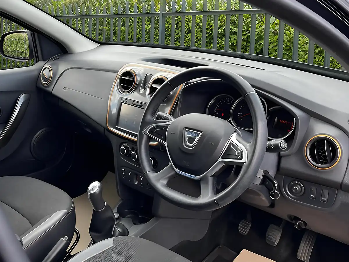 Used 2017 Dacia Sandero Stepway Se Summit Grey - Interior and Exterior details 16
