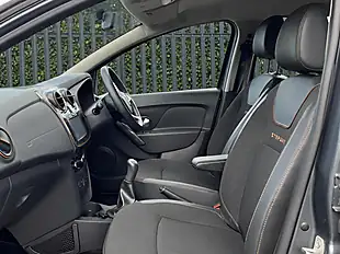 Used 2017 Dacia Sandero Stepway Se Summit Grey - Interior and Exterior details 18