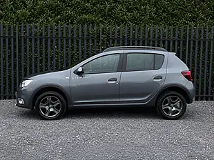 Used 2017 Dacia Sandero Stepway Se Summit Grey - Interior and Exterior details 3