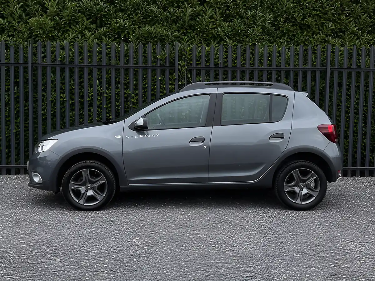 Used 2017 Dacia Sandero Stepway Se Summit Grey - Interior and Exterior details 3