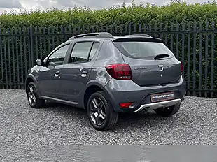 Used 2017 Dacia Sandero Stepway Se Summit Grey - Interior and Exterior details 4