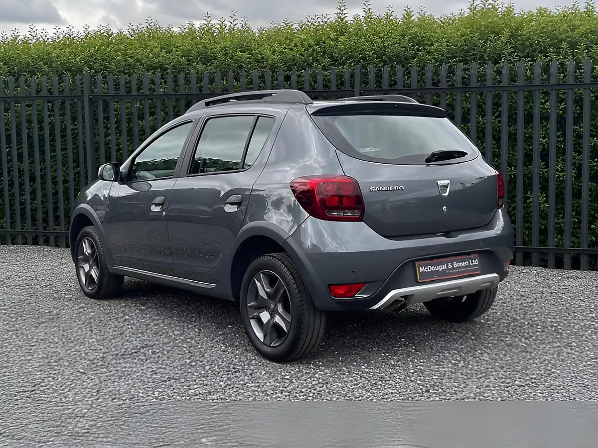 Used 2017 Dacia Sandero Stepway Se Summit Grey - Interior and Exterior details 4