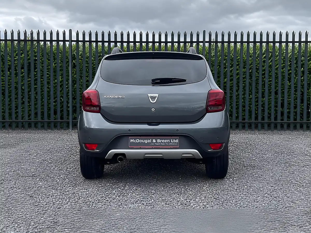 Used 2017 Dacia Sandero Stepway Se Summit Grey - Interior and Exterior details 5
