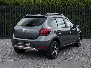 Used 2017 Dacia Sandero Stepway Se Summit Grey - Interior and Exterior details 6