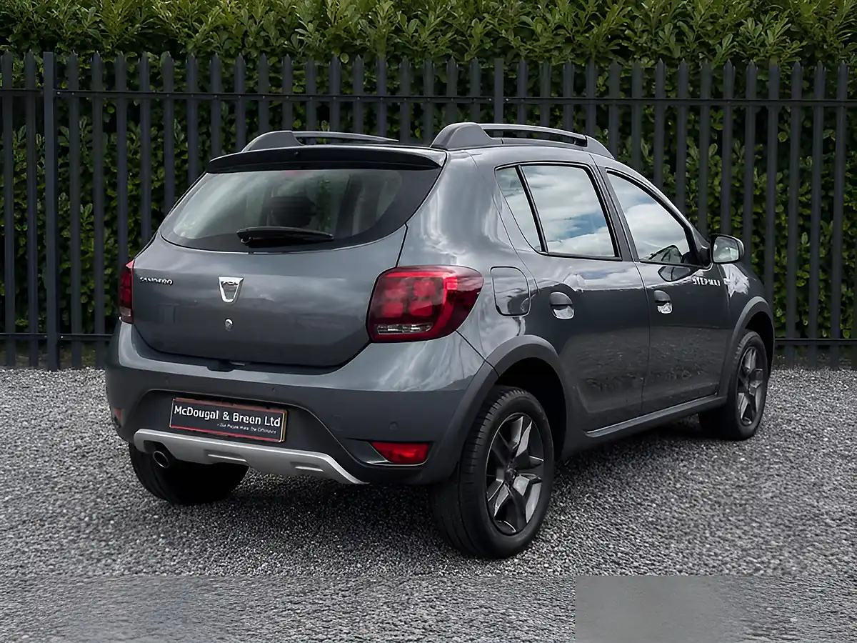 Used 2017 Dacia Sandero Stepway Se Summit Grey - Interior and Exterior details 6