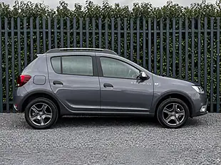 Used 2017 Dacia Sandero Stepway Se Summit Grey - Interior and Exterior details 8