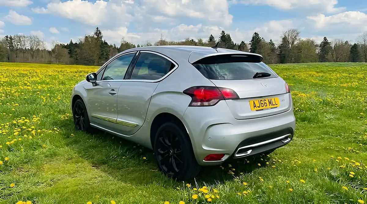 Used 2017 DS 4 Prestige Silver - Interior and Exterior details 3