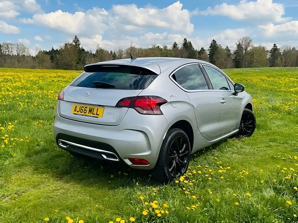 Used 2017 DS 4 Prestige Silver - Interior and Exterior details 4