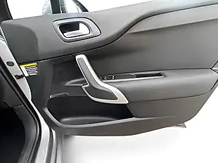 Used 2017 DS 4 Prestige Silver - Interior and Exterior details 6