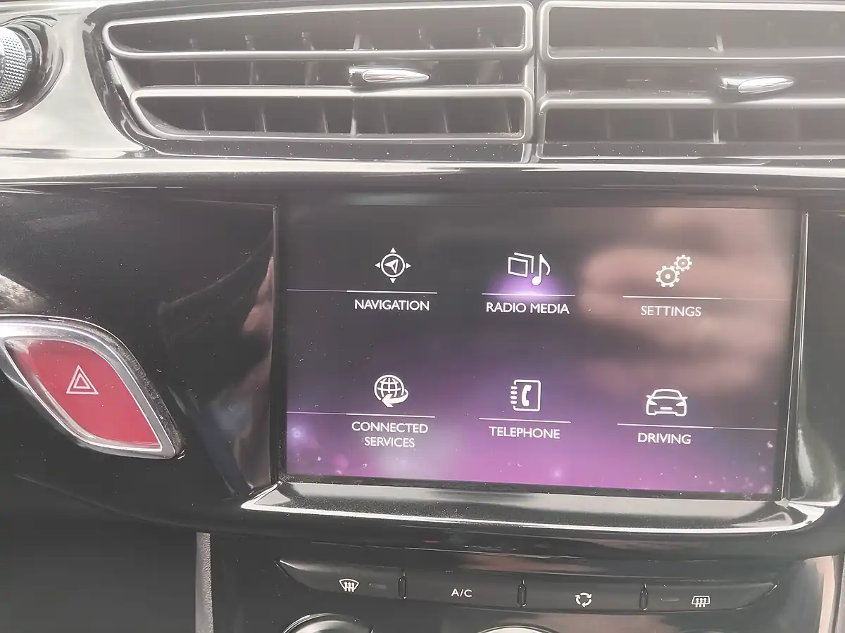 Used 2017 DS Automobiles DS 3 a Rare Green - Interior and Exterior details 13