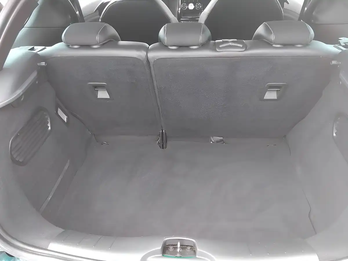Used 2017 DS Automobiles DS 3 a Rare Green - Interior and Exterior details 16