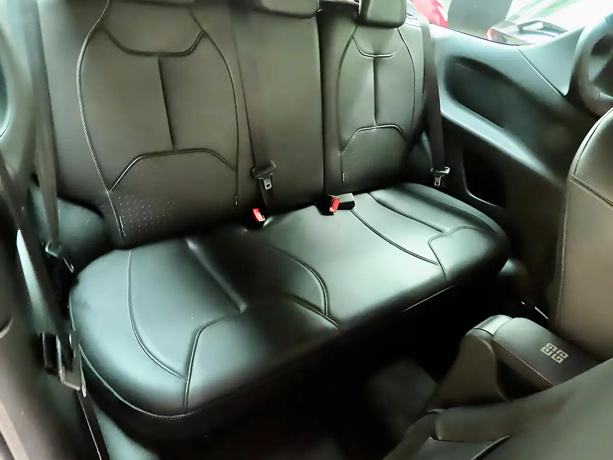 Used 2017 DS Automobiles DS 3 Cabrio Givenchy Le Makeup White - Interior and Exterior details 9