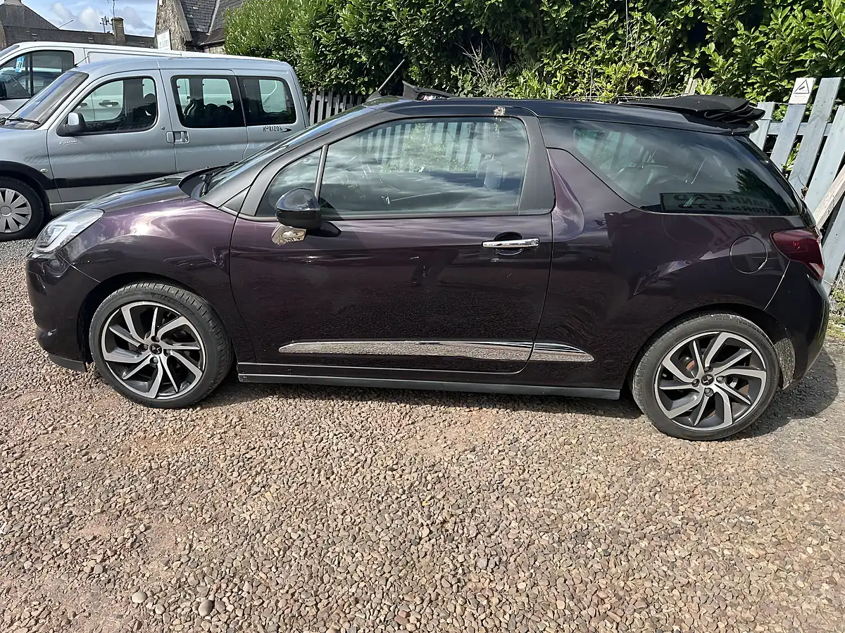 Used 2017 DS Automobiles DS 3 Cabrio Prestige Purple - Interior and Exterior details 8