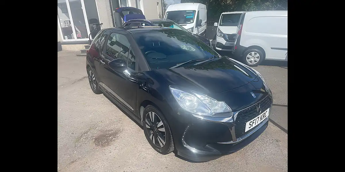 Used 2017 DS Automobiles DS 3 Chic Black - Front View