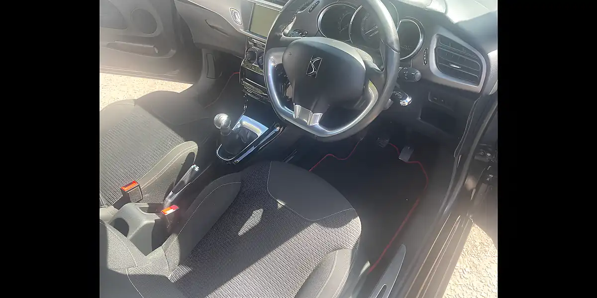 Used 2017 DS Automobiles DS 3 Chic Black - Interior and Exterior details 13