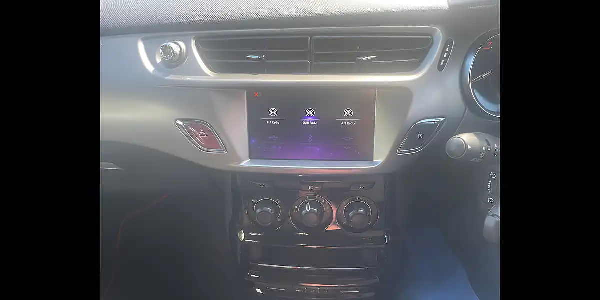 Used 2017 DS Automobiles DS 3 Chic Black - Interior and Exterior details 14