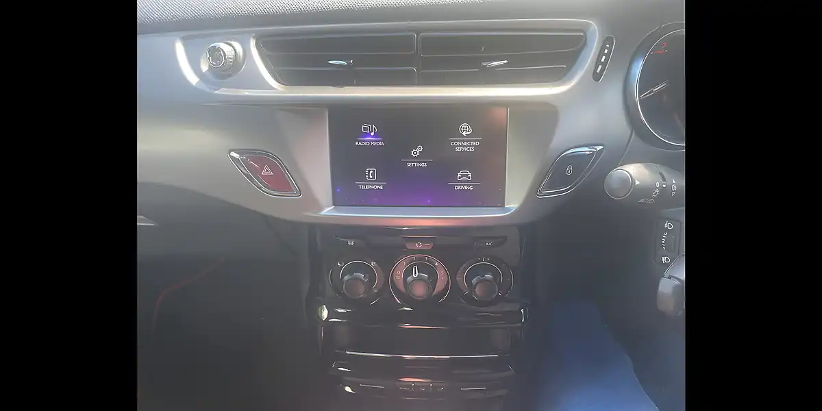 Used 2017 DS Automobiles DS 3 Chic Black - Interior and Exterior details 15