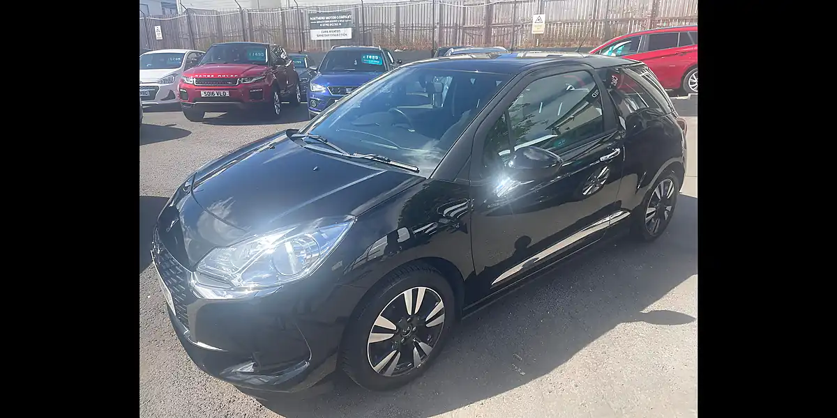 Used 2017 DS Automobiles DS 3 Chic Black - Interior and Exterior details 8